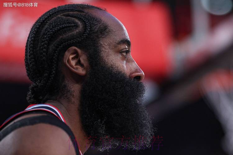 快船全员在哈登的带领下为杰夫-范甘迪唱生日歌 快船全员在哈登的带领下为杰夫-范甘迪唱生日歌